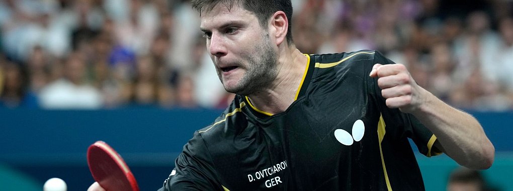 Steht im EM-Halbfinale: Der deutsche Tischtennis-Star Dimitrij Ovtcharov. - © Petros Giannakouris/AP/dpa