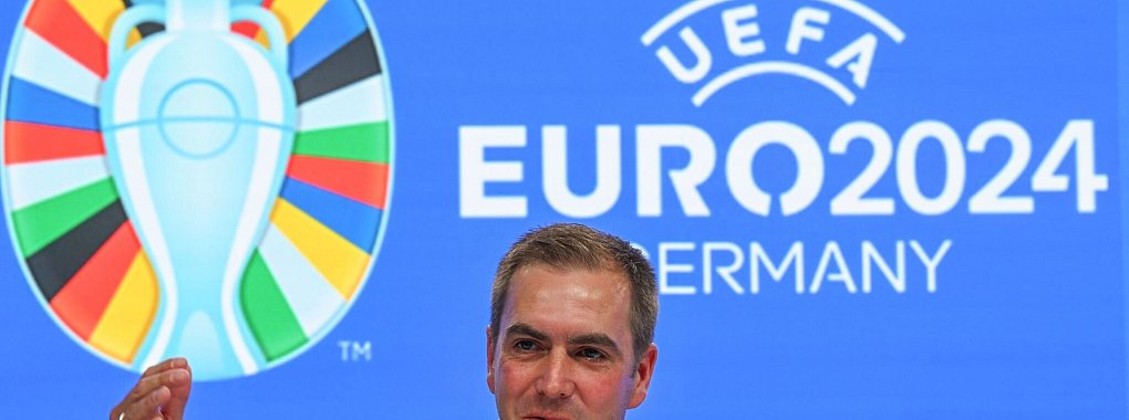 EM-Turnierdirektor Philipp Lahm fordert den Deutschen Fußball-Bund auf, den Millionendeal mit Nike unter anderem für die Förderung des Frauenfußballs zu nutzen. - © Arne Dedert/dpa