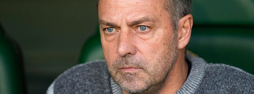 Sah die Rote Karte: Barcelona-Trainer Hansi Flick - © Jose Breton/AP