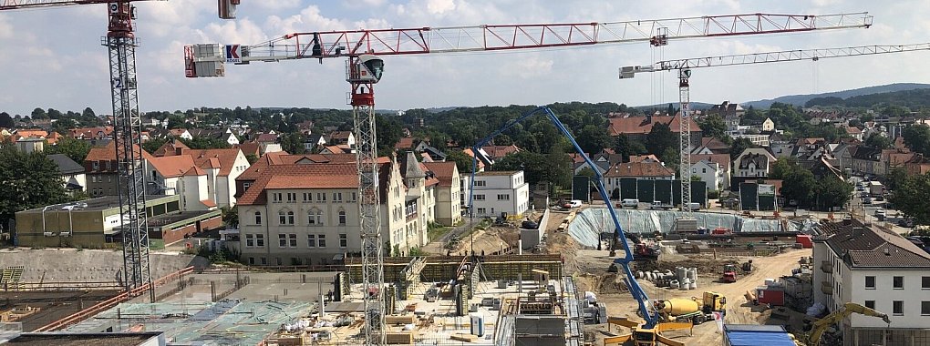 Die Baustelle des Krankenhauses Detmold, gesehen aus der sechsten Etage des Bettenhauses. - © Martin Hostert(LZ)