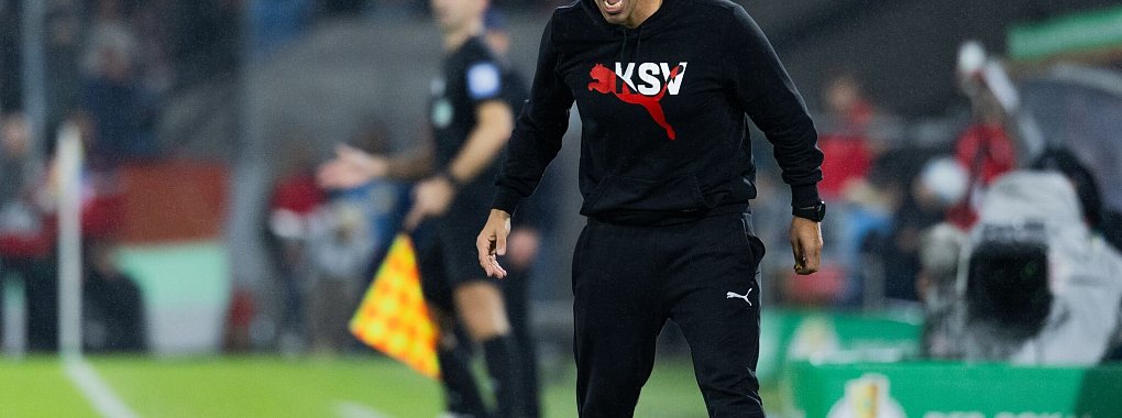 Sieglos in der Liga, Pokalaus beim Zweitligisten 1. FC Köln: Kiels Trainer Rapp. - © Rolf Vennenbernd/dpa