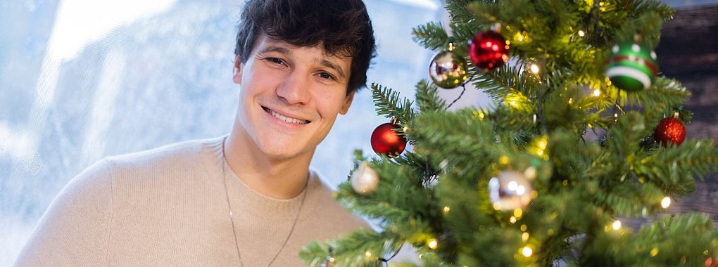 Wincent Weiss liebt es zu Weihnachten kitschig. - © Rolf Vennenbernd/dpa