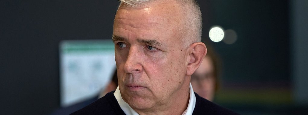 Union Berlin mit Präsident Dirk Zingler kämpft weiter gegen das Urteil im Verfahren des Feuerzeugwurf-Eklats. - © Thomas Frey/dpa