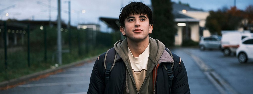 Riadh Belaiiche als Yazid in einer Szene des Films "Sterne zum Dessert". - &copy; Alessandra Clemenza/24 Bilder/dpa