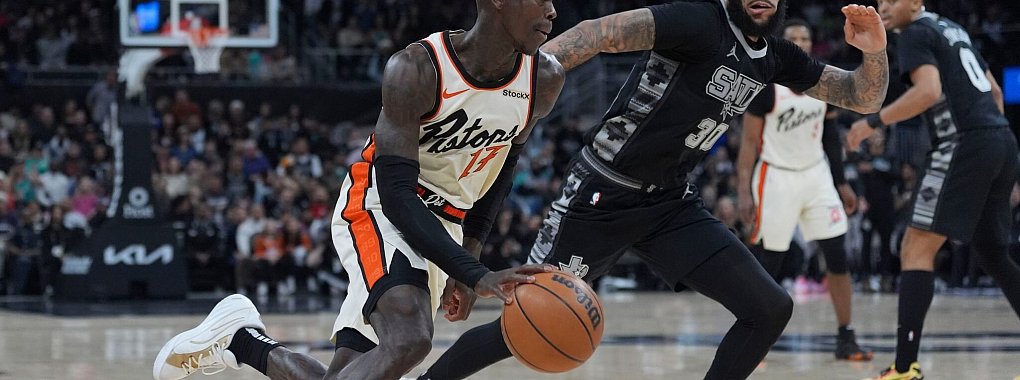 Dennis Schröder kommt bei seinem neuen Team immer besser in Fahrt. - © Eric Gay/AP/dpa