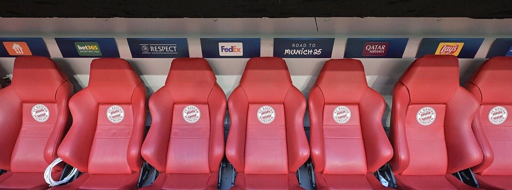 Noch ist die Ersatzbank des FC Bayern in der Allianz Arena leer: Gegen Inter wird Thomas Müller dort Platz nehmen müssen. - © Peter Kneffel/dpa