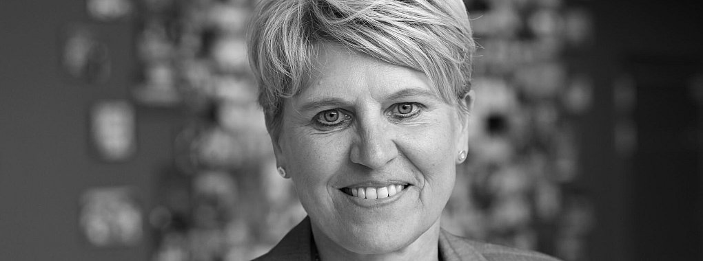 Zu Ehren von Doris Fitschen hat der DFB bei zahlreichen Spielen eine Schweigeminute angekündigt. - © Arne Dedert/dpa