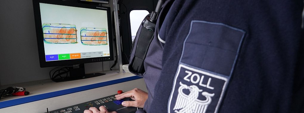 Achtung, da droht Bußgeld: Entdecken Zollbeamte Walfleisch bei der Einreise nach Deutschland, wird ein Strafverfahren eingeleitet. - © Marcus Brandt/dpa/dpa-tmn