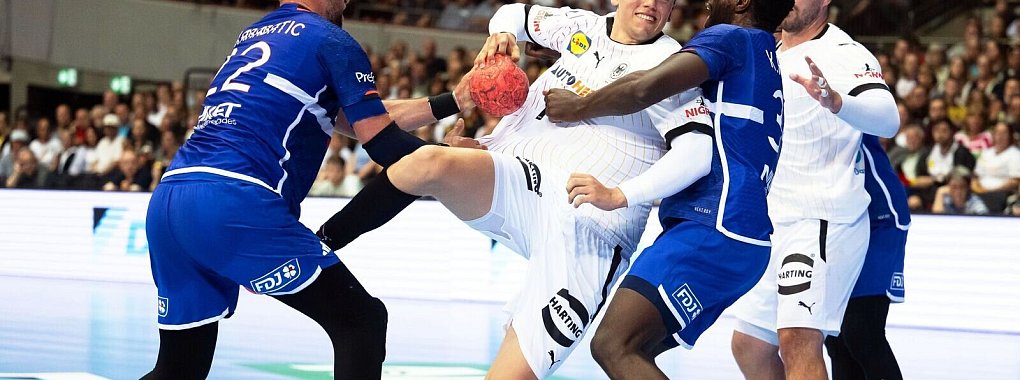 Bei Marko Grgic besteht nach dem schnellen Aufstieg keine Gefahr abzuheben. - &copy; Bernd Thissen/dpa