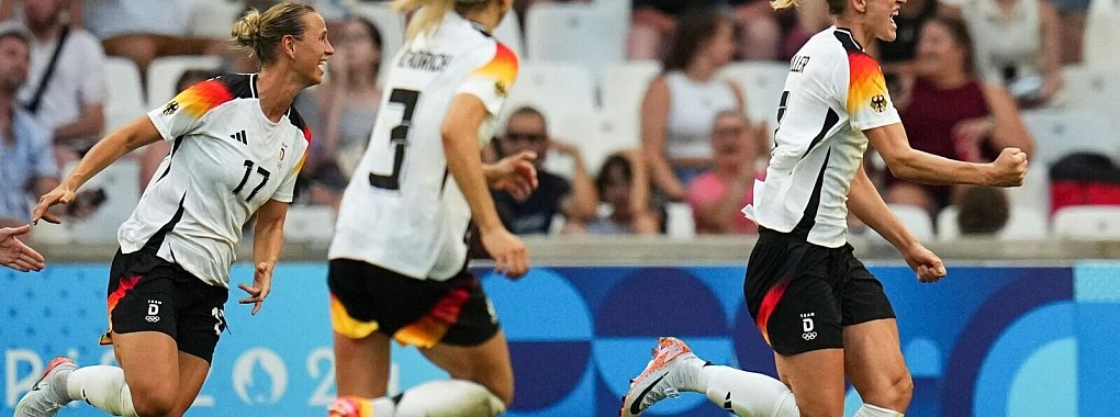 Torsch&uuml;tzing gegen Australien : Lea Sch&uuml;ller - &copy; Daniel Cole/AP/dpa