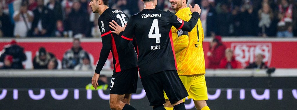 Die Eintracht kann sich nach dem gehaltenen Strafstoß bei Kevin Trapp bedanken. - © Tom Weller/dpa