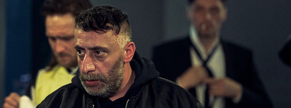 Keko (Kida Khodr Ramadan) führt die Bande mit Stulle (Frederick Lau, l) und Pepsi (Stipe Erceg) an. - © Marco Fischer/ARD/dpa