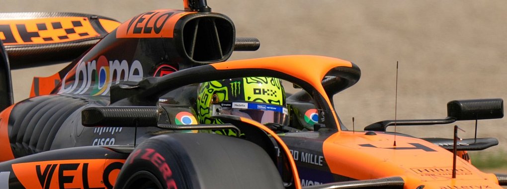 Lando Norris steht auch in Italien auf der Pole. - © Luca Bruno/AP/dpa