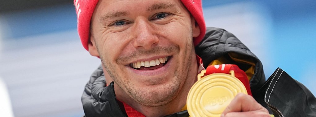 Alles erreicht: Christopher Grotheer nach seinem Olympiasieg 2022 in Peking. - &copy; Michael Kappeler/dpa