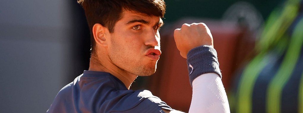 Setzte sich in f&uuml;nf S&auml;tzen gegen Jannik Sinner durch: Der Spanier Carlos Alcaraz. - &copy; Jean-Francois Badias/AP/dpa