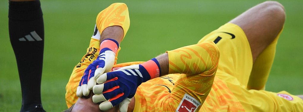 Verletzte sich beim Abschlag: Frankfurts Torwart Kevin Trapp. - © Swen Pförtner/dpa
