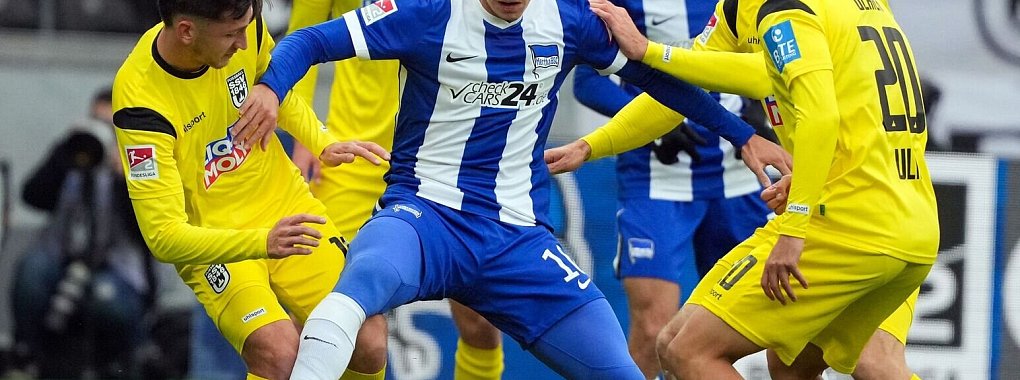 Ibrahim Maza schießt Hertha gegen Ulm in Führung. - © Soeren Stache/dpa