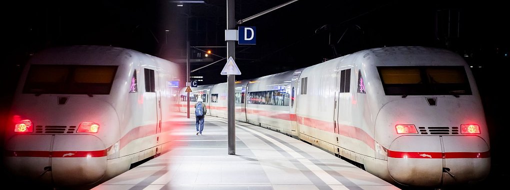 Neue Stornierungsbedingungen: Ab dem 15. Dezember können gebuchte Flexpreis-Tickets ohne Zugbindung nicht mehr bis einen Tag vor der Reise kostenfrei umgetauscht oder erstattet werden. - © Christoph Soeder/dpa/dpa-tmn