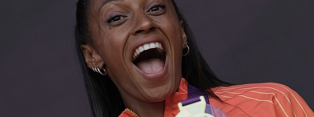 Die Europameisterin im Dreisprung 2024 spricht in einem Video über schlimme Erfahrungen in einer Beziehung. - © Michael Kappeler/dpa