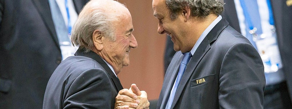 Joseph Blatter (l) und Michel Platini müssen sich erneut vor Gericht verantworten. - © Patrick B. Kraemer/epa/dpa
