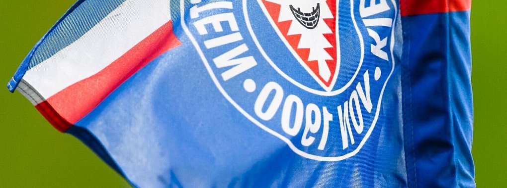 Ein Nachwuchsspieler von Holstein Kiel soll in Rostock rassistisch beleidigt worden sein. - © Frank Molter/dpa