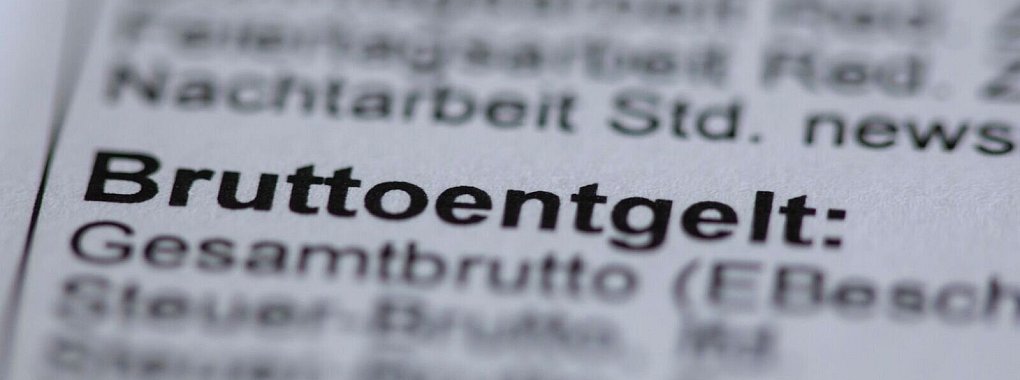 Wie viel Netto bleibt vom Brutto? Wer das nicht umständlich selbst ausrechnen möchte, kann spezielle Online-Tools nutzen. - © Jens Büttner/dpa/dpa-tmn