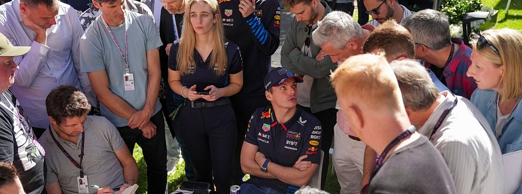 Max Verstappen bei einem Interviewtermin in Melbourne. - © Asanka Brendon Ratnayake/AP