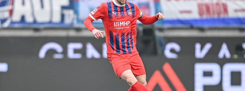 Kapitän Patrick Mainka will mit dem 1. FC Heidenheim das Achtelfinale in der Conference League erreichen. - © Harry Langer/dpa
