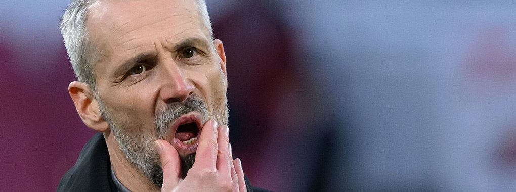 Auf der Suche nach Lösungen: Leipzigs Trainer Marco Rose. - © Hendrik Schmidt/dpa