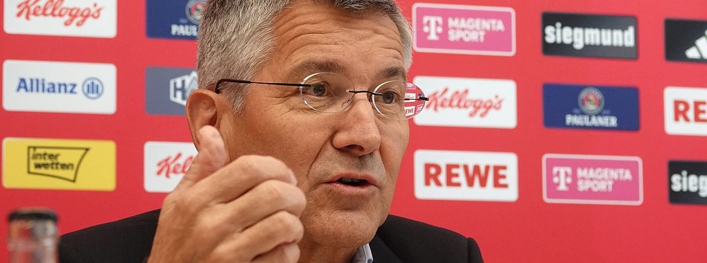 Vereinspräsident Herbert Hainer will in Ruhe einen neuen Trainer finden. - © Sabina Crisan/dpa