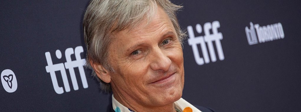 Viggo Mortensen wird beim Filmfestival im tschechischen Karlsbad ausgezeichnet. Der Film &laquo;The Dead Don't Hurt&raquo;, bei dem er Regie f&uuml;hrte, wird das Festival er&ouml;ffnen. - &copy; Joel C Ryan/Invision/AP/dpa