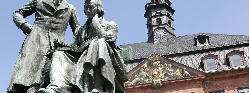Forscher wollen die M&auml;rchen-Handbibliothek der Br&uuml;der Grimm digitalisieren, um sie &ouml;ffentlich zug&auml;nglich zu machen. (Archivbild) - &copy; Frank Rumpenhorst/dpa