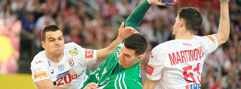 Lieferten sich ein spannendes WM-Viertelfinale: Kroatien und Ungarn. - © Darko Bandic/AP/dpa