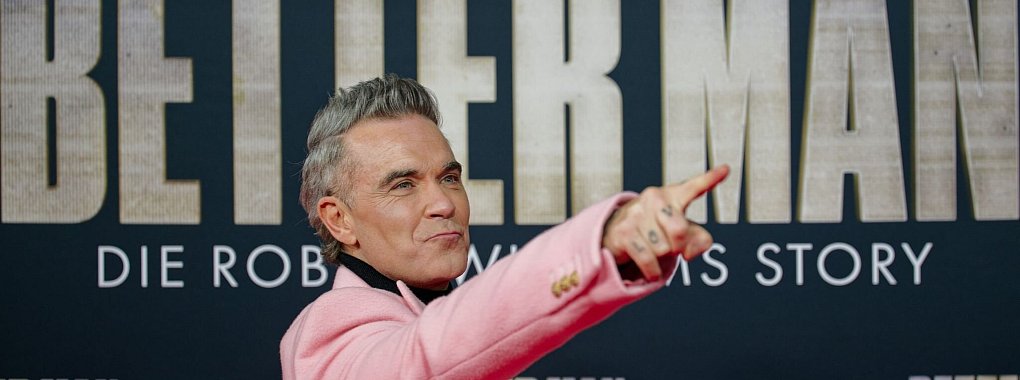 Robbie Williams bei der Premiere. - © Henning Kaiser/dpa