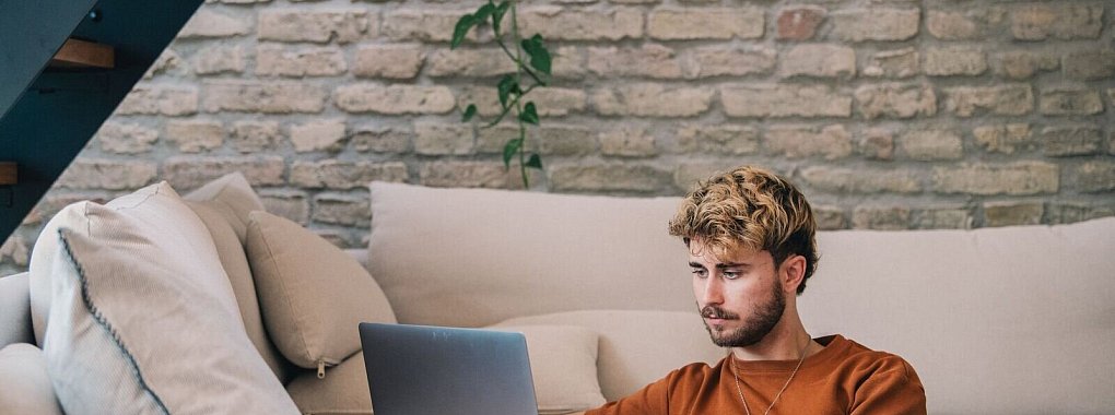 Wer als Selbstständiger nicht ohnehin pflichtversichert ist, sollte das Thema Altersvorsorge nicht auf die lange Bank schieben. - © Zacharie Scheurer/dpa-tmn