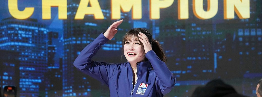 Eiskunstläuferin Alysa Liu holt in ihrer Comeback-Saison den WM-Titel. - © Charles Krupa/AP/dpa