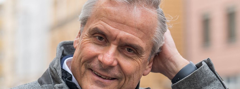 Der Schriftsteller Axel Hacke. (Archivbild) - © Peter Kneffel/dpa