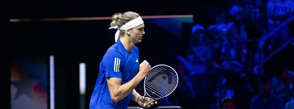 Alexander Zverev holt nach großem Kampf einen wichtigen Punkt für Team Europa. - © Christophe Gateau/dpa