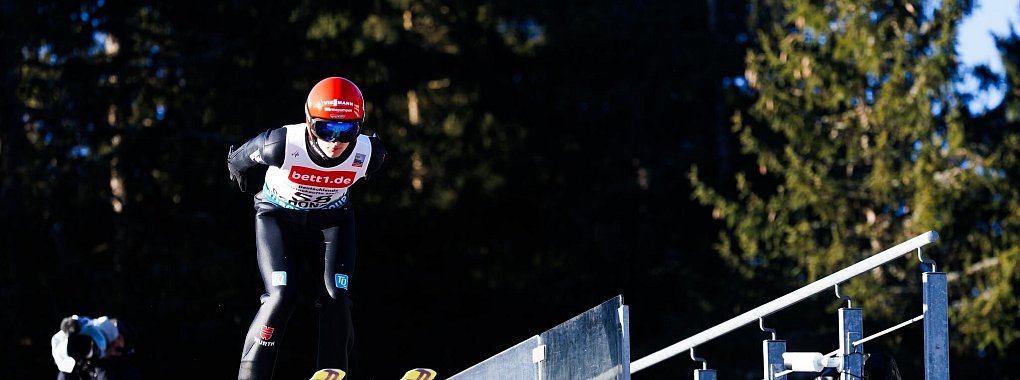Julian Schmid auf der Schanze im Schwarzwald. - © Philipp von Ditfurth/dpa