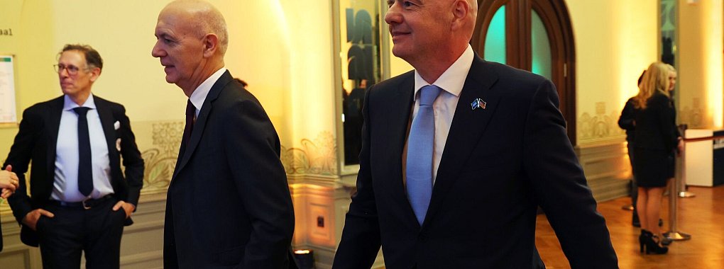 FIFA-Präsident Infantino mit DFB-Präsident Bernd Neuendorf in Leipzig. - © Maja Hitij/Getty Images Europe Pool/dpa