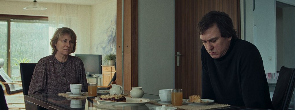 Lissy Lunies (Corinna Harfouch) und ihr Sohn Tom (Lars Eidinger) haben sich nicht mehr viel zu sagen. - &copy; Jakub Bejnarowicz/Wildbunch/dpa