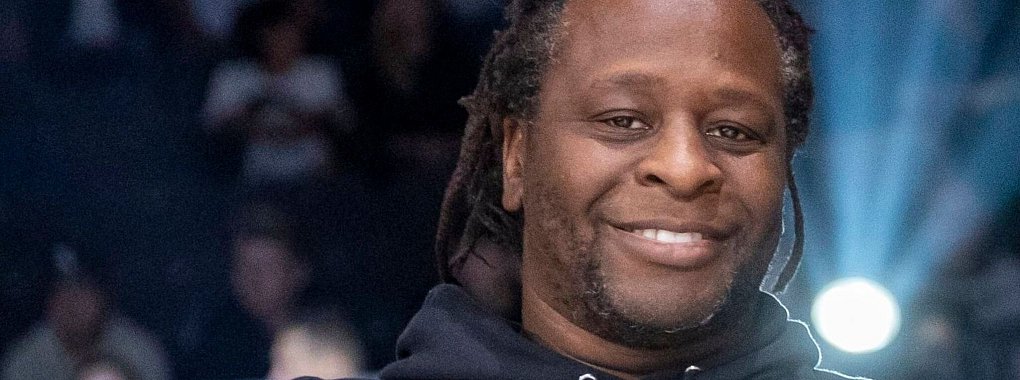 Der Moderator Mola Adebisi wird Papa. - © Marco Steinbrenner/dpa