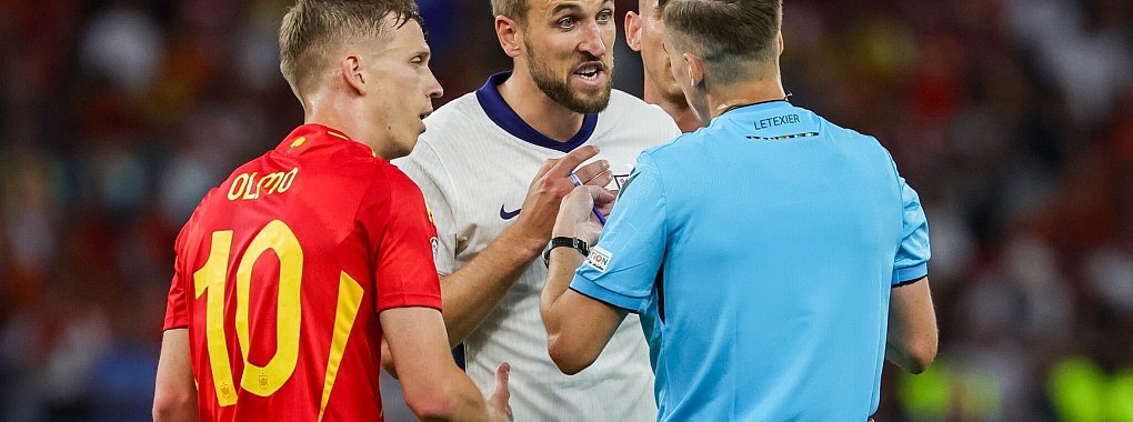 Spaniens Dani Olmo (l) und Englands Harry Kane schossen jeweils drei Treffer. - &copy; Christian Charisius/dpa