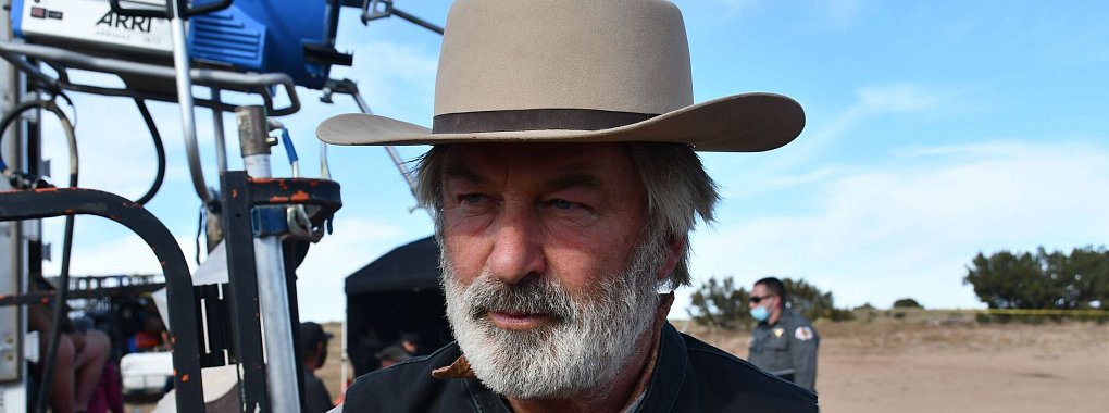 Alec Baldwin am Set in seinem Kost&uuml;m f&uuml;r den Film &laquo;Rust&raquo;. - &copy; Santa Fe County Sheriff's Office/Zuma Press/dpa