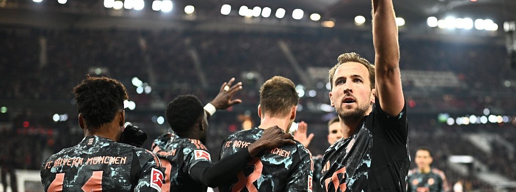 Die Bayern um Stürmerstar Harry Kane (r.) steuern auf den Meistertitel zu. - © Tom Weller/dpa