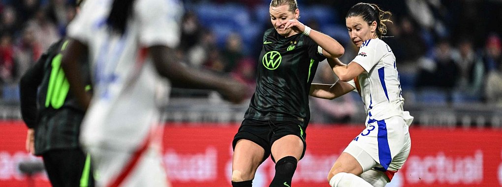 Alexandra Popp verliert mit Wolfsburg unglücklich in Lyon. - © Jeff Pachoud/AFP/dpa
