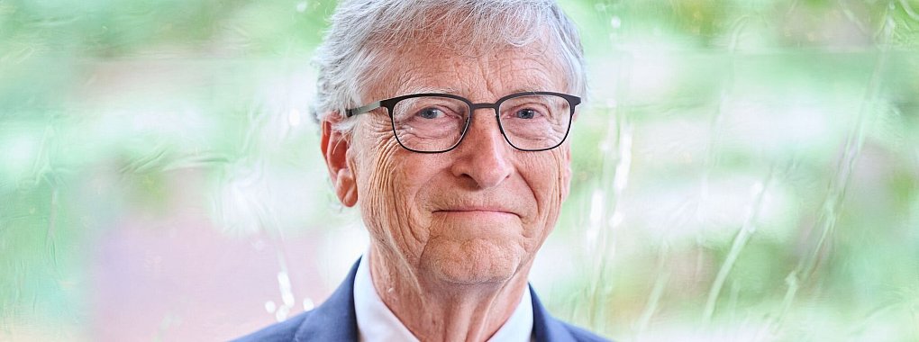 Bill Gates schaut auf sein Leben zurück. (Archivbild) - © Annette Riedl/dpa