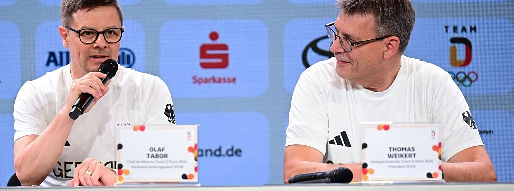 DOSB-Chef Thomas Weikert (r) und Chef de Mission Olaf Tabor hoffen auf viele Medaillen in Paris. - &copy; Sina Schuldt/dpa