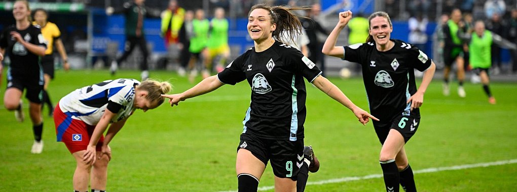 Bremens Sophie Weidauer jubelt nach ihrem Tor zum 1:2. - © Gregor Fischer/dpa