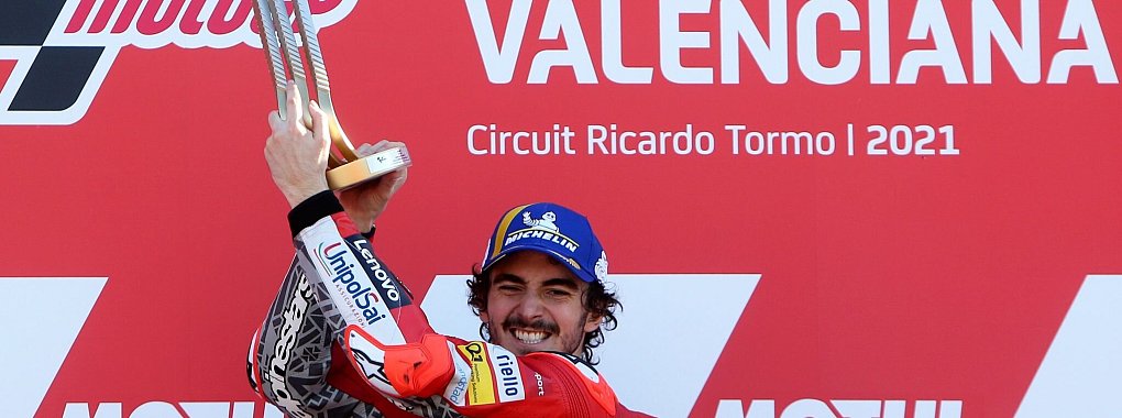 Francesco Bagnaia kämpft um den Titel in der MotoGP-Serie. - © Alberto Saiz/AP/dpa